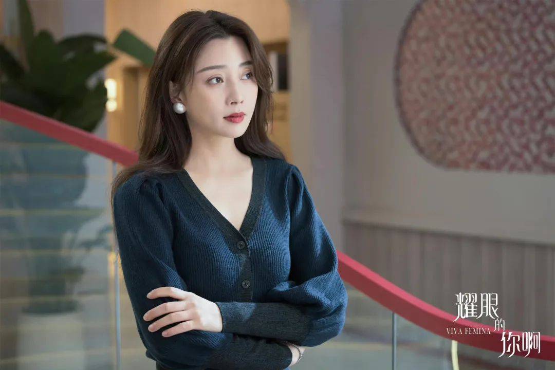 明星|快来get殷桃 万茜 王子文的治愈姐系穿搭_衬衫_职场_剧中