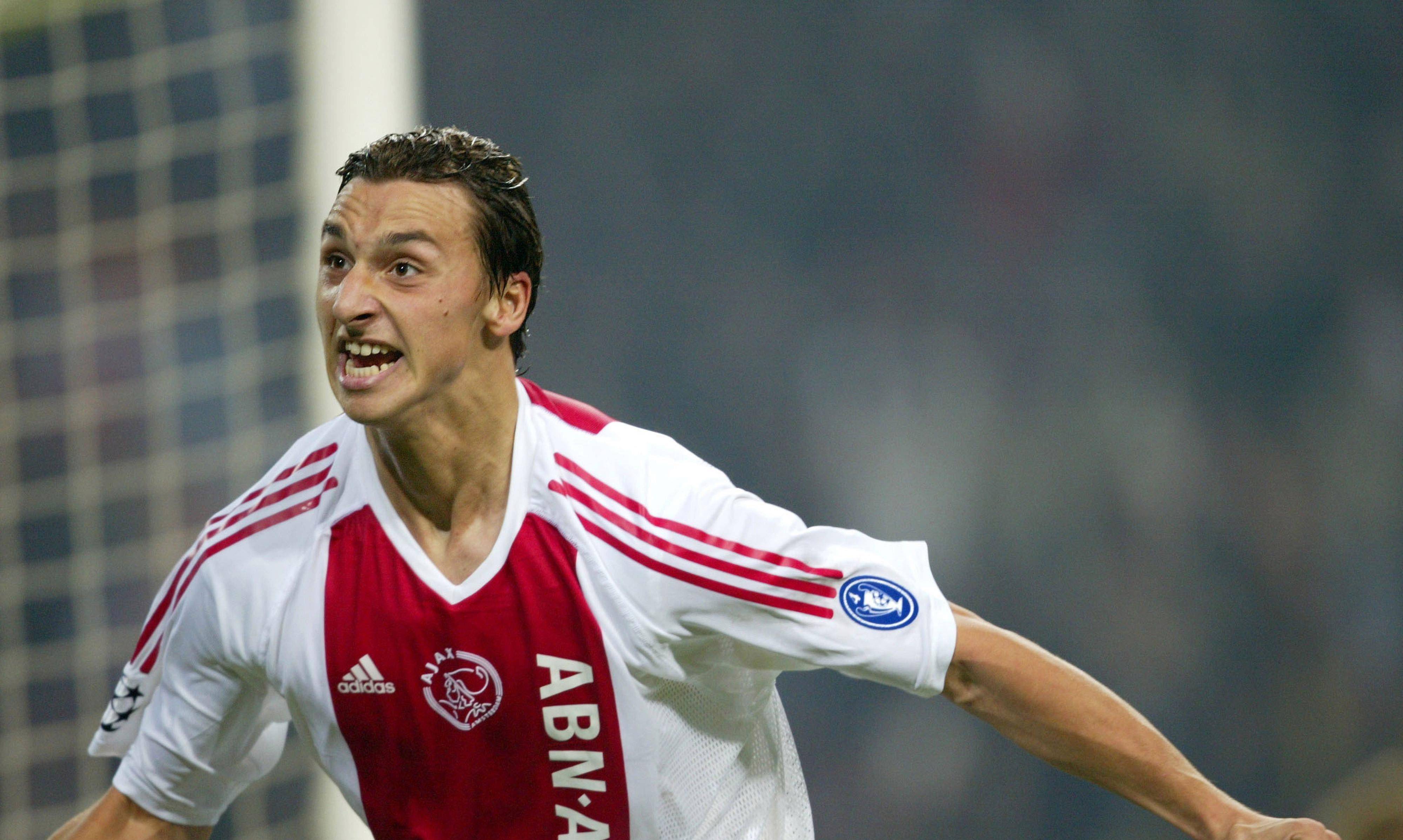 2001年3月,伊布以780万欧元从瑞典马尔默转会至阿贾克斯;伊布为马尔默