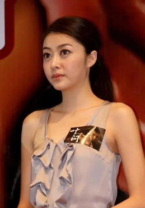 "杨颖师姐"熊黛林:同样手法上位,多次整容堪称"换头怪"!