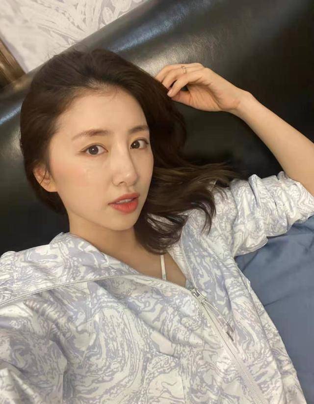 《妻子5》首播,周捷邹凯这对夫妻好真实,奥运5金王也怕老婆_观众们