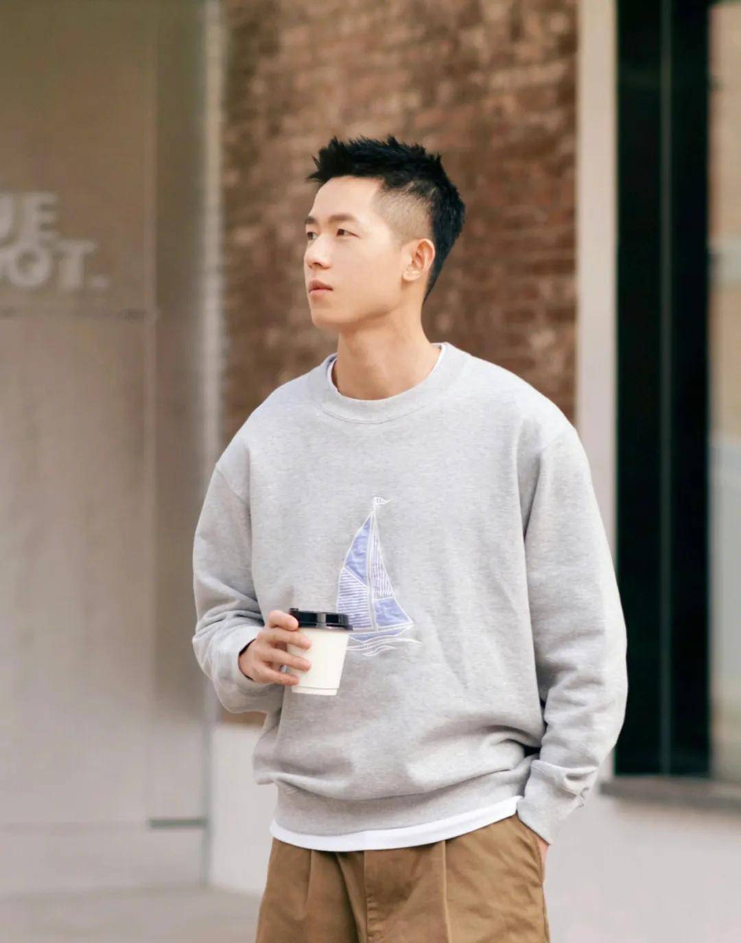 时尚穿搭博主,你的邻家男孩魅力撩人_哥哥_照片_短发