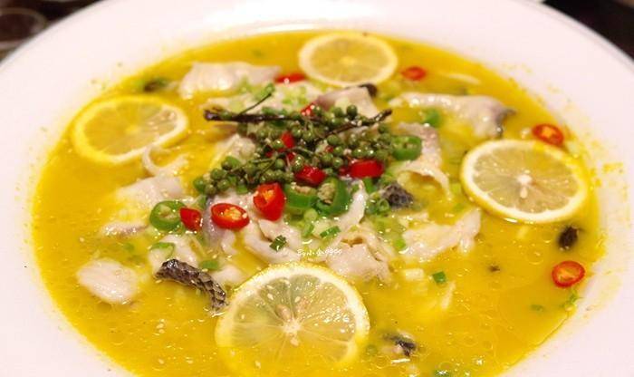 金汤柠檬鱼的家常美味做法,鱼片浓郁酸辣开胃,满满的蛋白质!