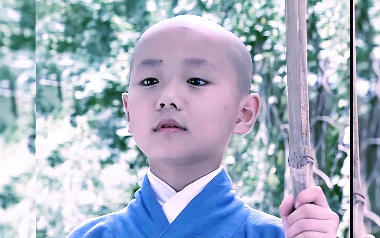 曹骏从8岁开始就开始演戏,《真命小和尚》《莲花童子哪吒》《九岁县