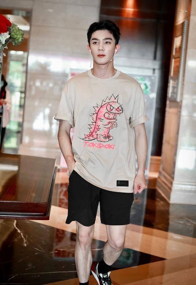 继周震南后,焉栩嘉夏之光改名回归x玖,认证已无r1se!