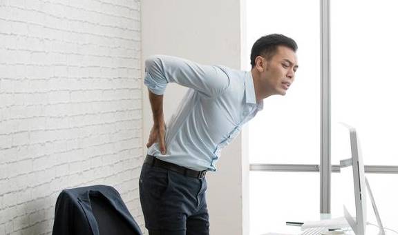 男人一腰痛,就是肾虚了吗?腰部出现哪些疼痛需要警惕?