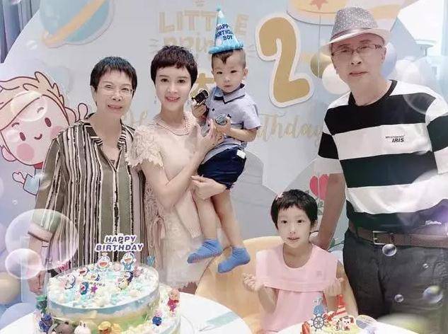 老公于冬未出镜,女儿颜值继承金巧巧_公主_生日_爸爸