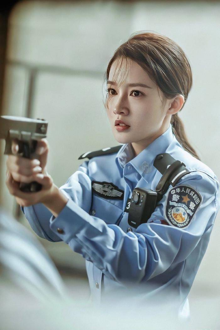 李沁演警察,王鸥也演警察,两人的差距不是一般大_美女_感觉_角色