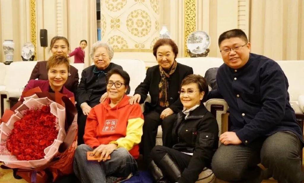 李谷一哪像要奔八人?