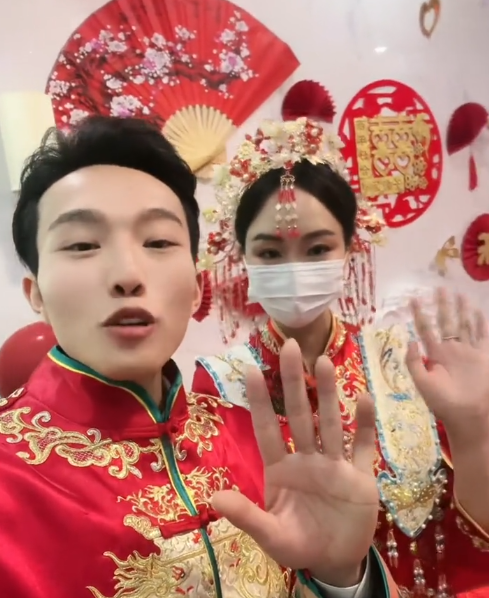黄琴前男友杨少大婚,新娘全程带白口罩引热议,真相曝光遭人唾弃_牟尧