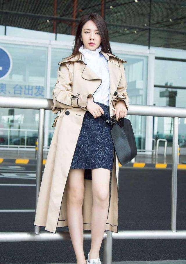 王晓晨真不像80后,一身白色西装清新优雅,气质大方美如画