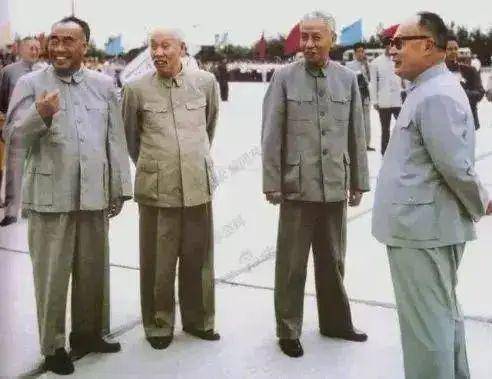 朱德、董必武、刘少奇、陈毅 新中国成立以后董老担任过政务院副总理、国家副主席等职