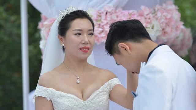 2011年鹿特丹世乒赛李晓霞在女单决赛中负于丁宁,但在2012年伦敦奥运
