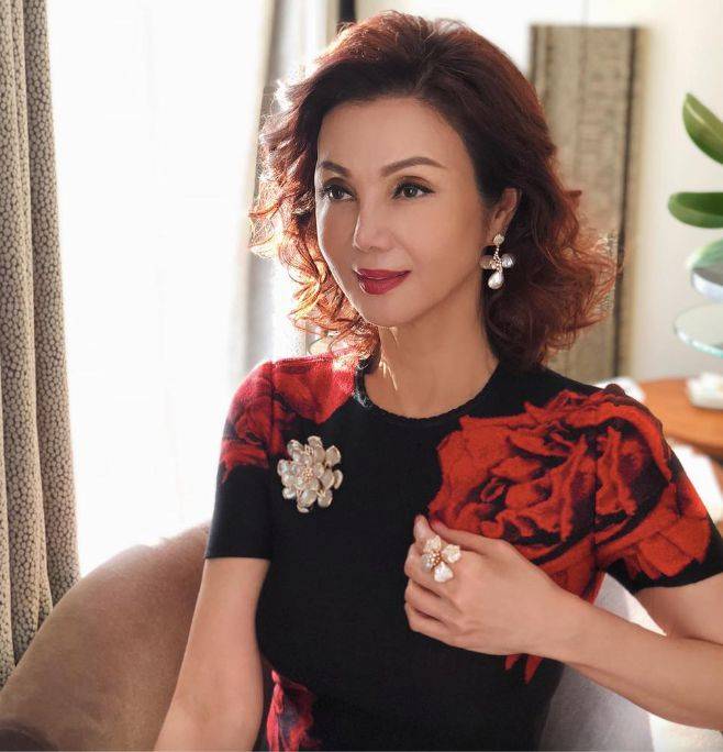 66岁香港贵妇分手28年依旧站c位!