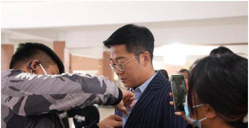 在《朱一旦的枯燥生活》系列短视频中,最有标志性的