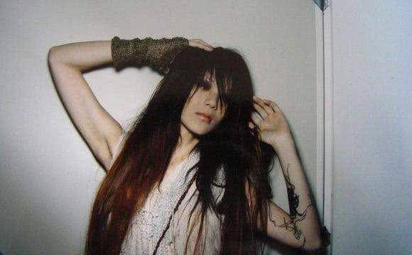 爱玩爱酒却有设计天赋的欧阳靖,活出了自己的风格.