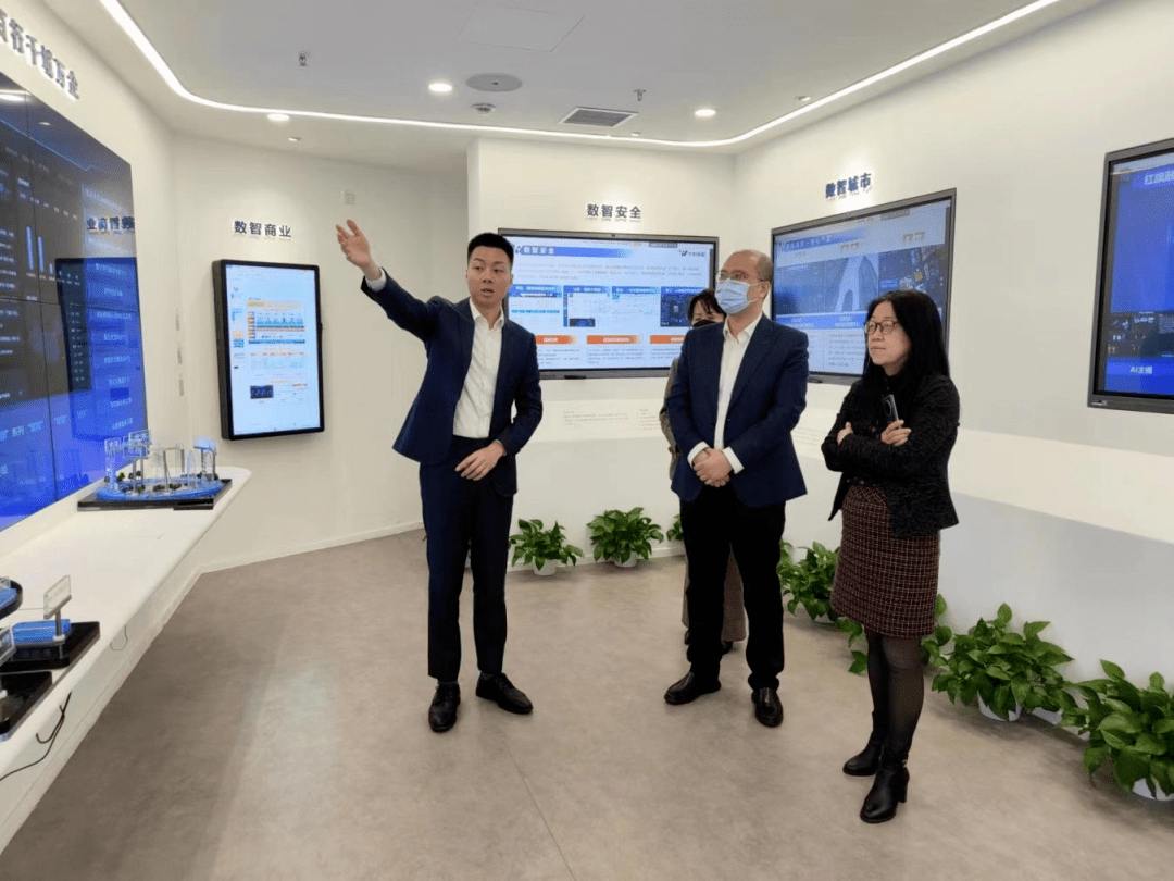 城乡建设部建筑杂志社社长文林峰带领《建筑》杂志编辑部负责人汪红蕾