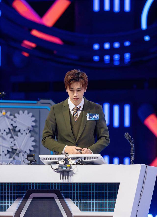《最强大脑10》中,王雨城遗憾淘汰,但还是为他的才华所沦陷_答案_黑马