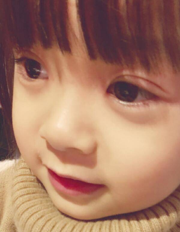 哈琳才是"整容式"长大,小时候软萌可爱,如今6岁美成初恋脸!