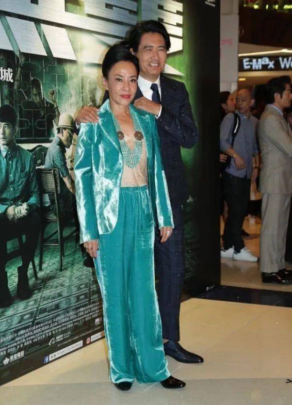 周润发富婆老婆真会扮嫩!