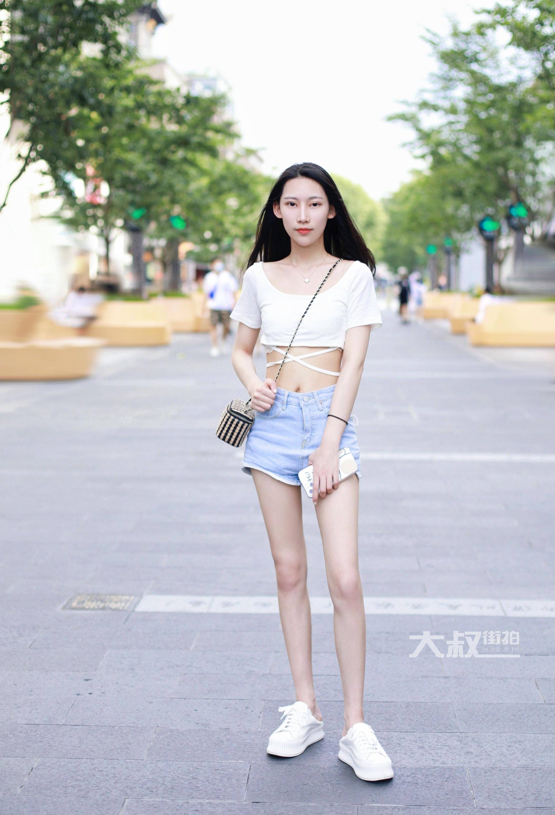 「大叔街拍」杭州姑娘的搭配,比较温婉_老爹_的设计_款式