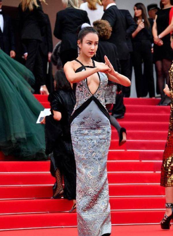 她曾是《功夫瑜伽》中的一个女艺人