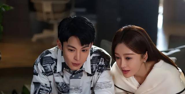 收手吧蒋雯丽,56岁和小14岁明道演姐弟恋,同框腻歪被嘲晚节不保_秦岚