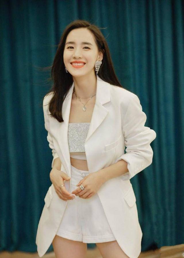 社长一直觉得她的气质与刘诗诗有几分相似
