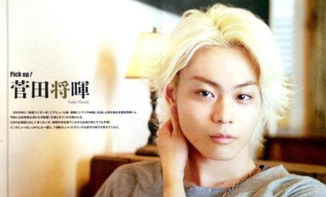 原来张子枫追的明星是一个日本的艺人,叫做菅田将晖这个日本艺人的