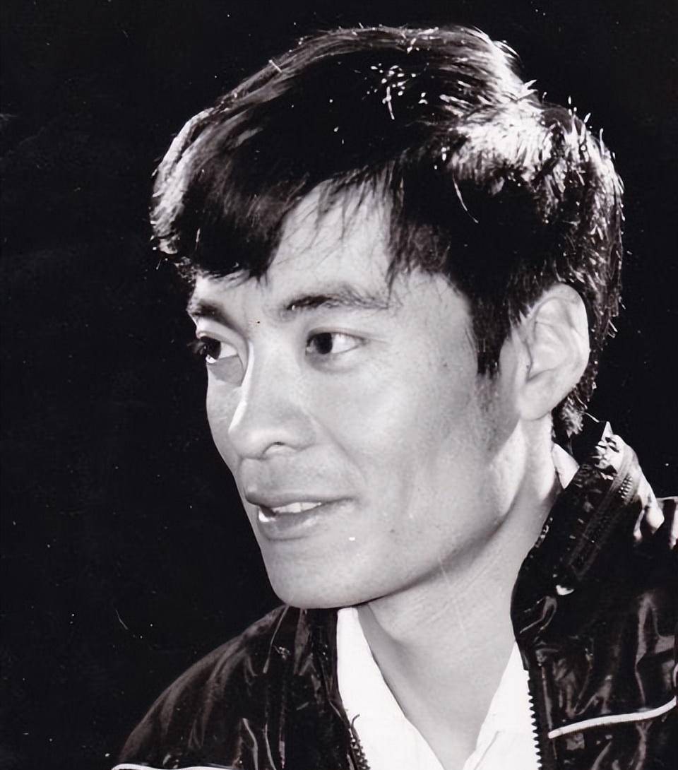 刘威:与多位娱乐圈美女有过恋爱,娶化妆师,现一家三口幸福美满_何晴