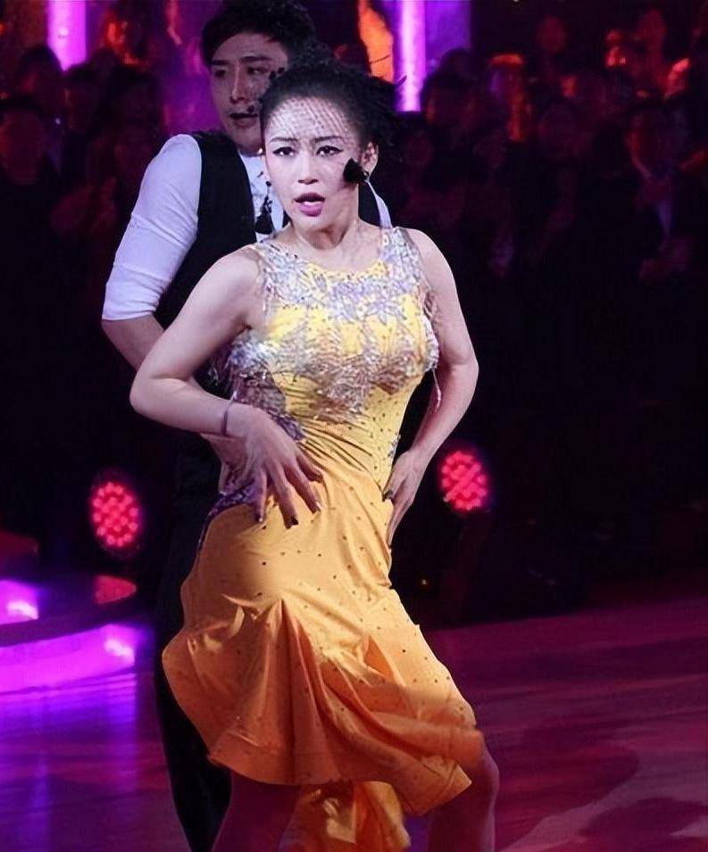 41岁"九球天后"潘晓婷貌美如花,身家8亿,谁会是她的白马王子_网友