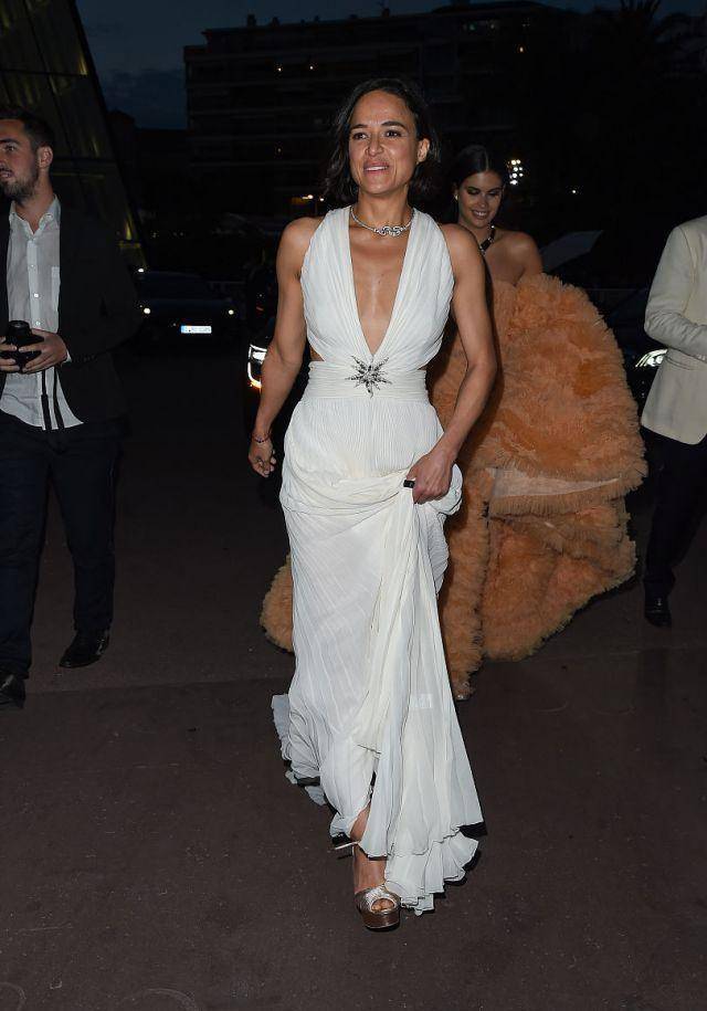 2014年,米歇尔·罗德里格兹承认出柜,曾与英国模特卡拉·迪瓦伊交往