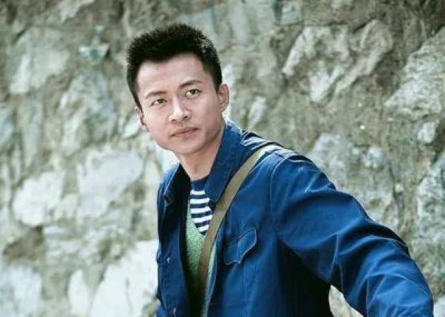 演员唐曾:是几个大爆剧的男主却不红,是38岁魅力型男却被剩下了_父母