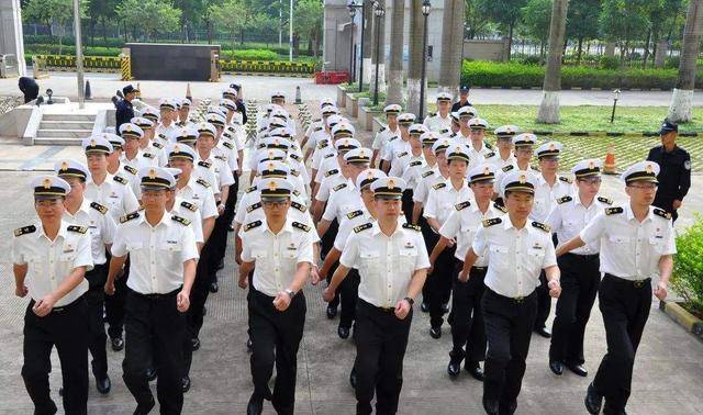 日本海关制服图片