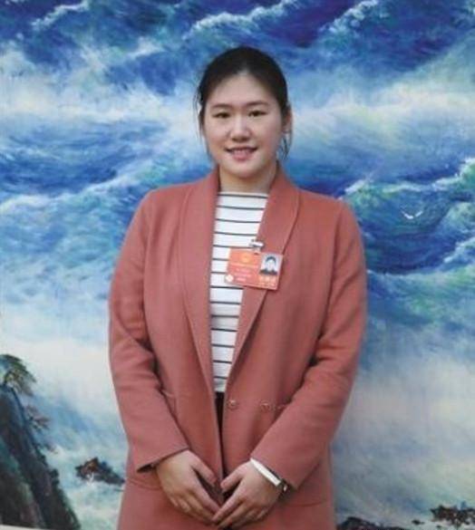 2014年,叶诗文被保送到了很多学子梦寐以求的清华大学,事实上已经开启