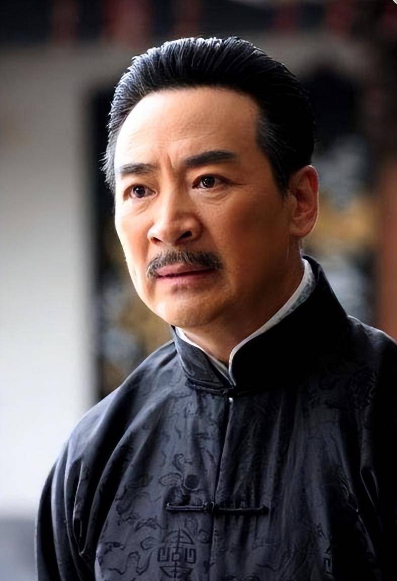 那时候演员寇振海就已经成了"爸爸专业户",是位演戏多年的老戏骨了
