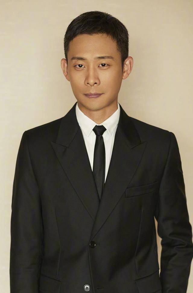 曝已婚男明星精神异常,拍戏时五句台词记不住,表情失控无法解决_网友