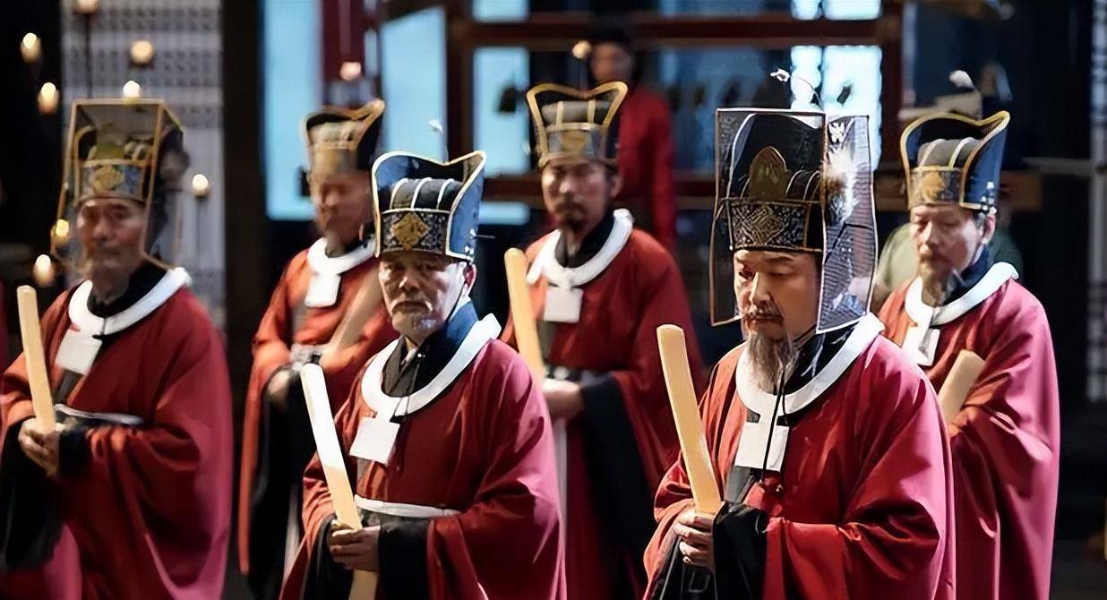 赵高也被升官,成了郎中令.