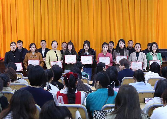 石门一中:"女神节"系列庆祝活动异彩纷呈_比赛_登山_示范岗