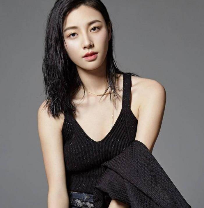 有种"时尚装"叫陈雅婷,女人看了都脸红,难怪王思聪会选择她_女朋友