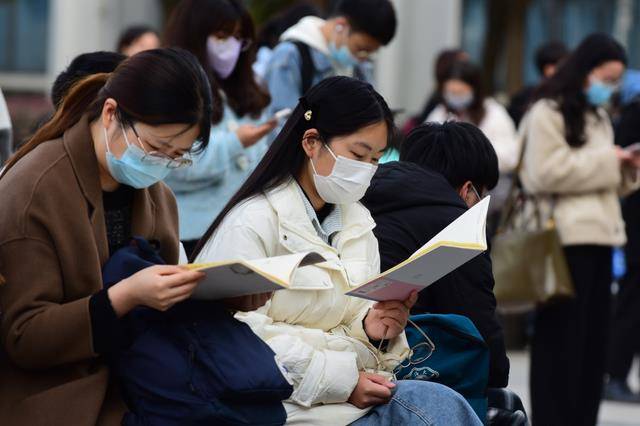 委员建议取消博士后申请年龄限制 博士后覆盖面不足该怎么办