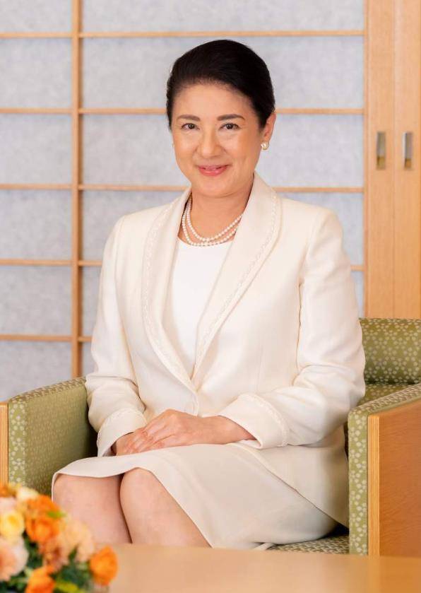 她本是外交官,被日本太子苦追6年,嫁皇室遭催生娃,流产又患病_外界