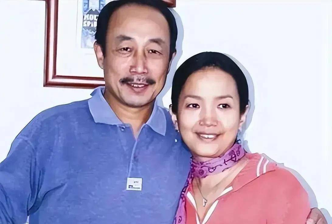 孙海英在美国拾垃圾有人信?吕丽萍夫唱妇随,我们该怎样看!