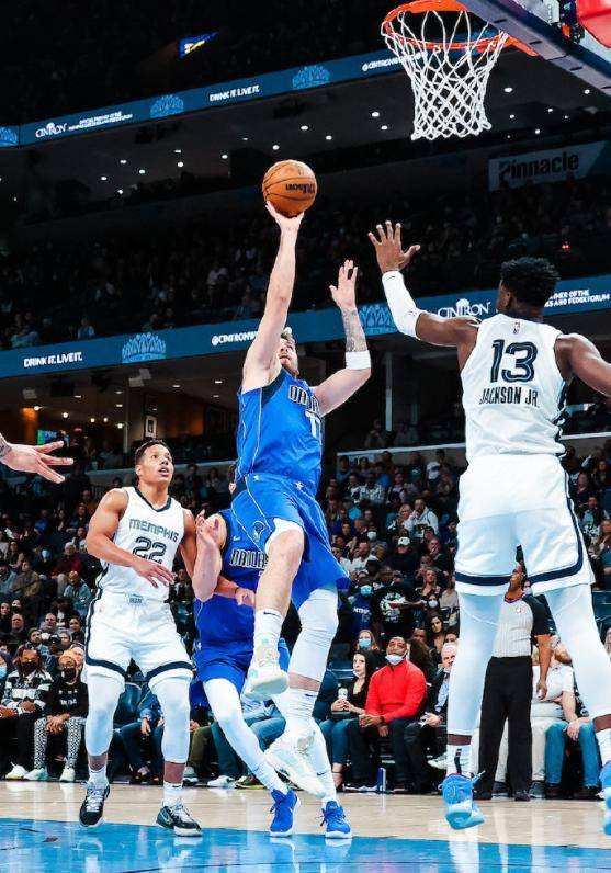 27 12 10,东契奇击败莫兰特!