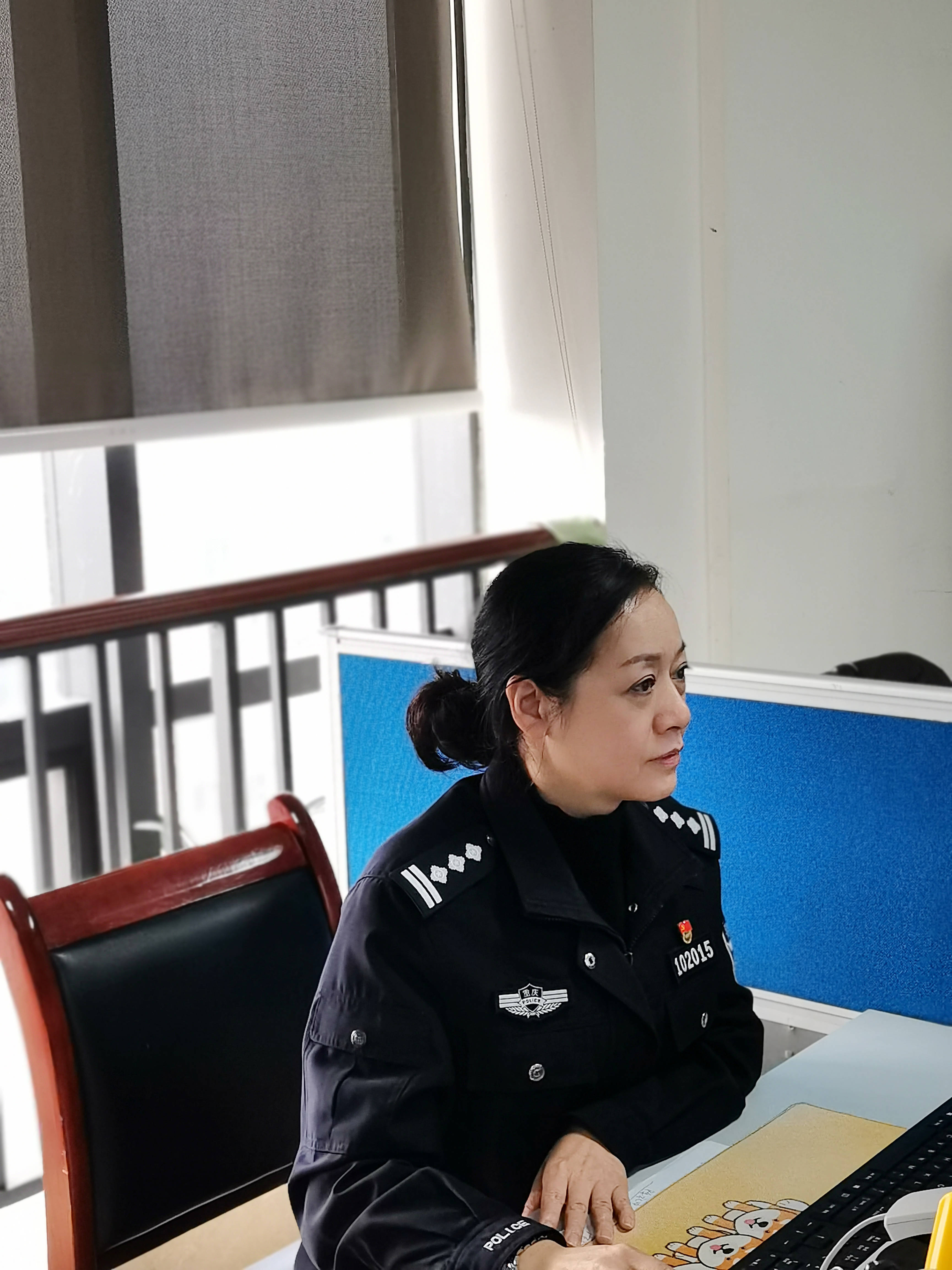 女民警工作照图片