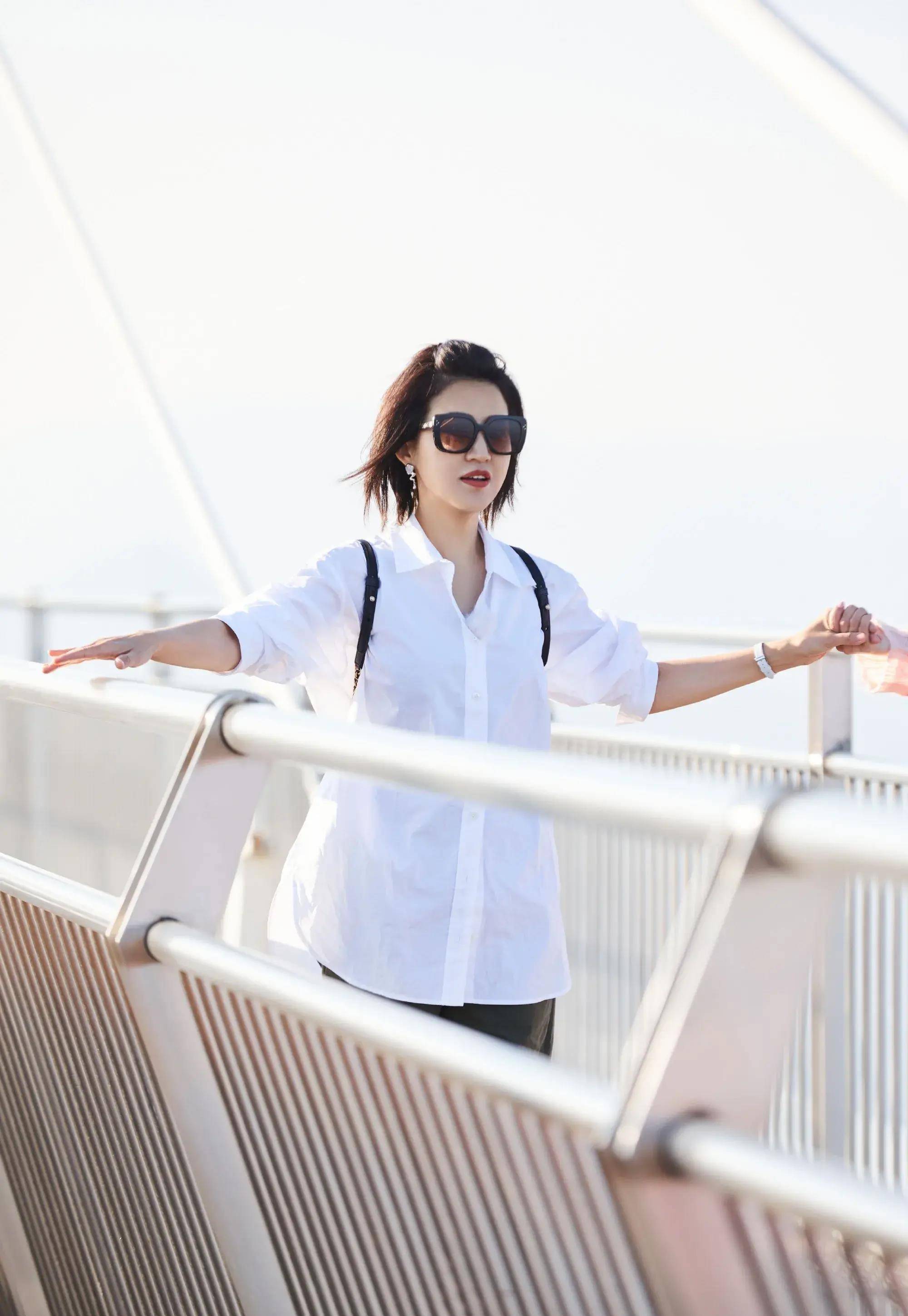 鲍蕾的智慧和温柔来自家庭,综艺里展现的容人之量,是幸福的体现_陆毅