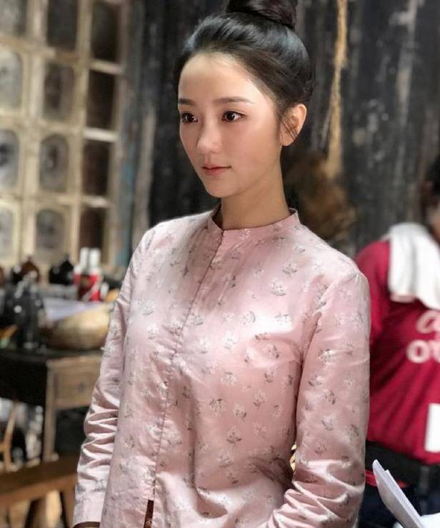 《小娘惹》女主肖燕,戏外反差大,狂晒时尚照,让人大呼不同意_传统