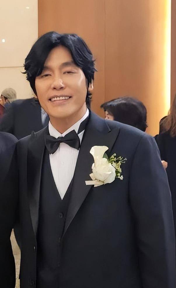 52岁崔成国与28岁妻子婚礼现场十分甜蜜_祝福_角色_女方