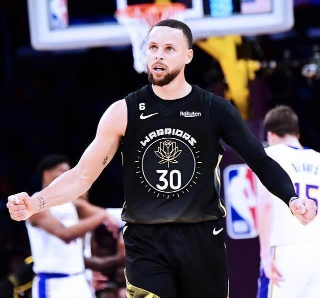 库里复出送大礼,湖人高歌猛进,季后赛席位指日可待_比赛_勇士_防守