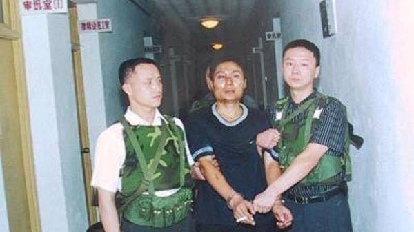 张隼身上又集中了哪些悍匪的影子_魏振海_工具_勃朗宁