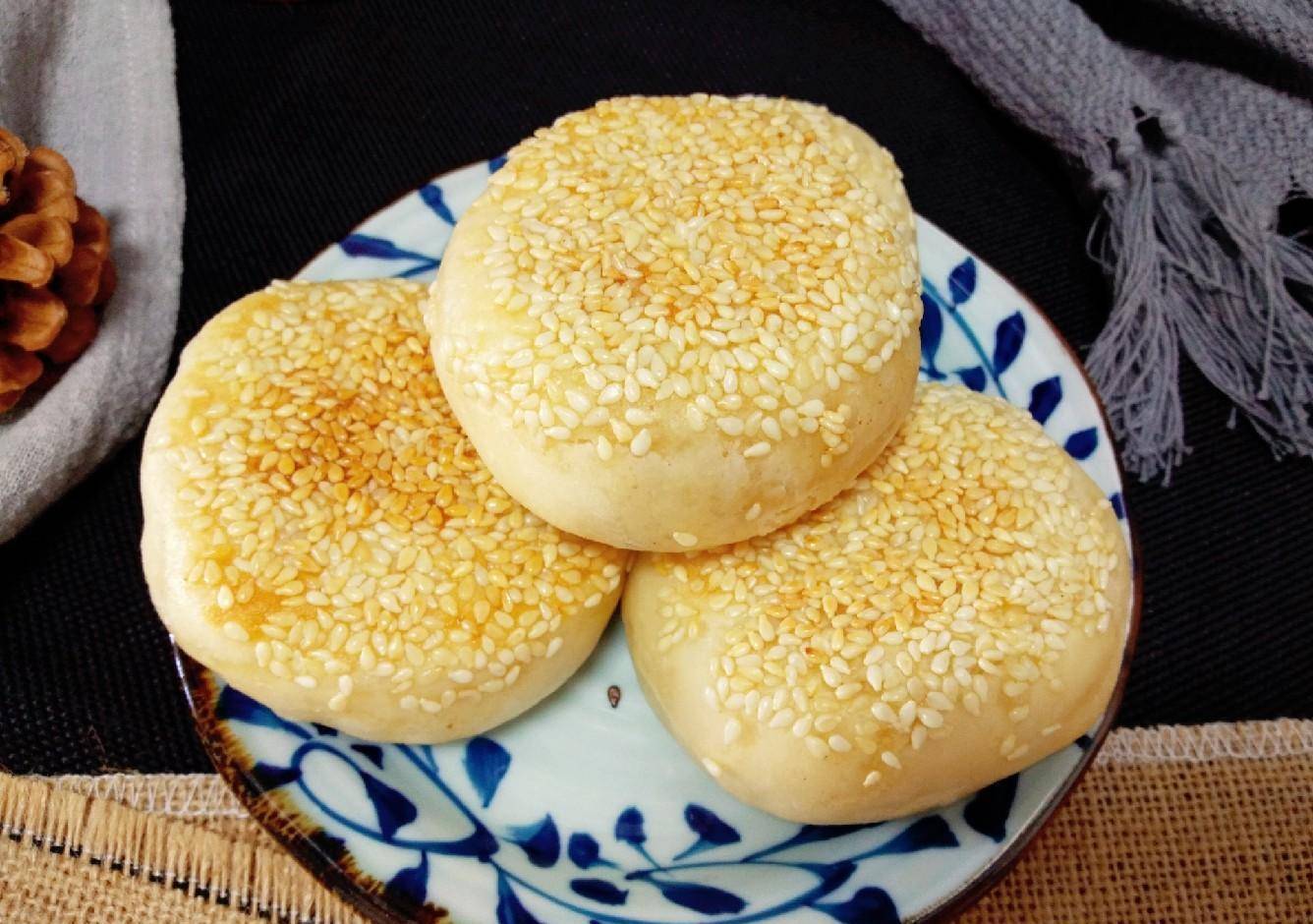 五香芝麻烧饼,在家做更简单,掌握2个诀窍,个个酥脆咸香又诱人_剂子